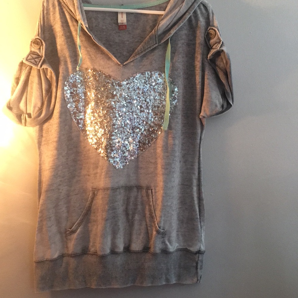 Short sleeve v-neck hoodie